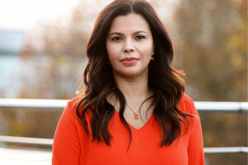 Portrait der Kosmetikerin Luci Richter in Natur